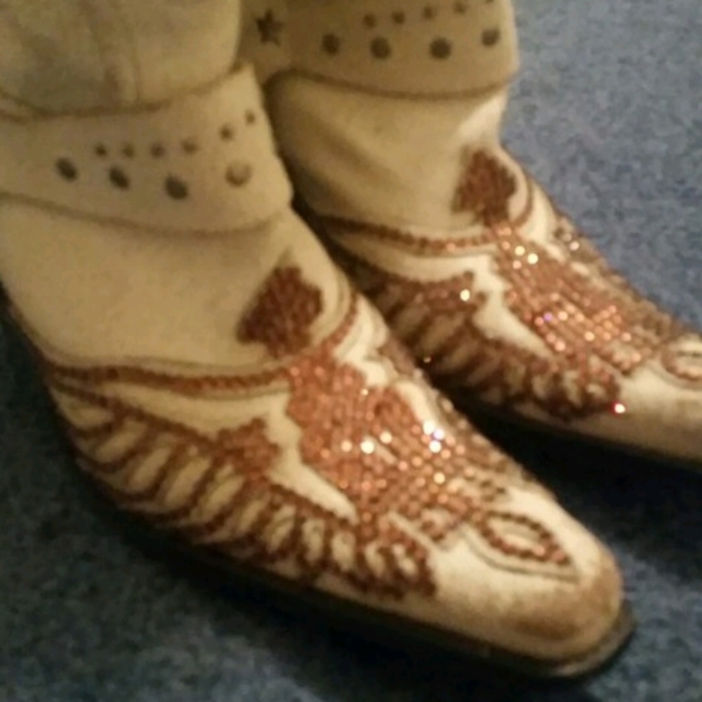 Boots - Picture 2 of 5
